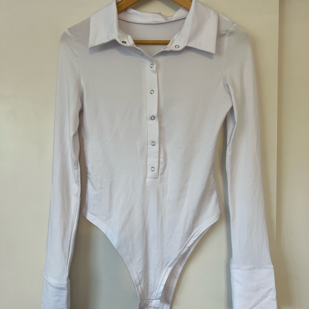 Chic White Collared Women's Bodysuit